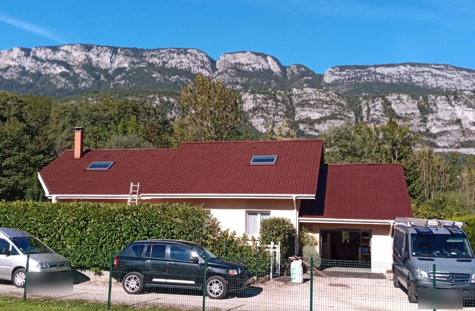 Après : Hydrofuge coloré sur tuiles en Corrèze